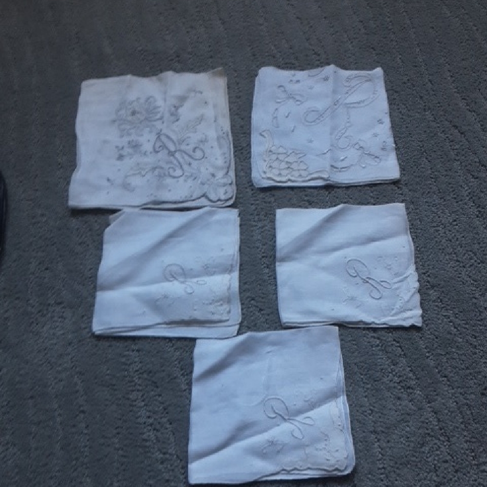 Vintage Embroidered White Handkerchiefs Set